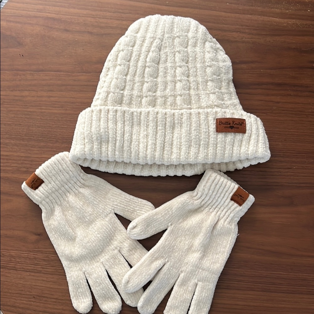 Cream Beanie with gloves